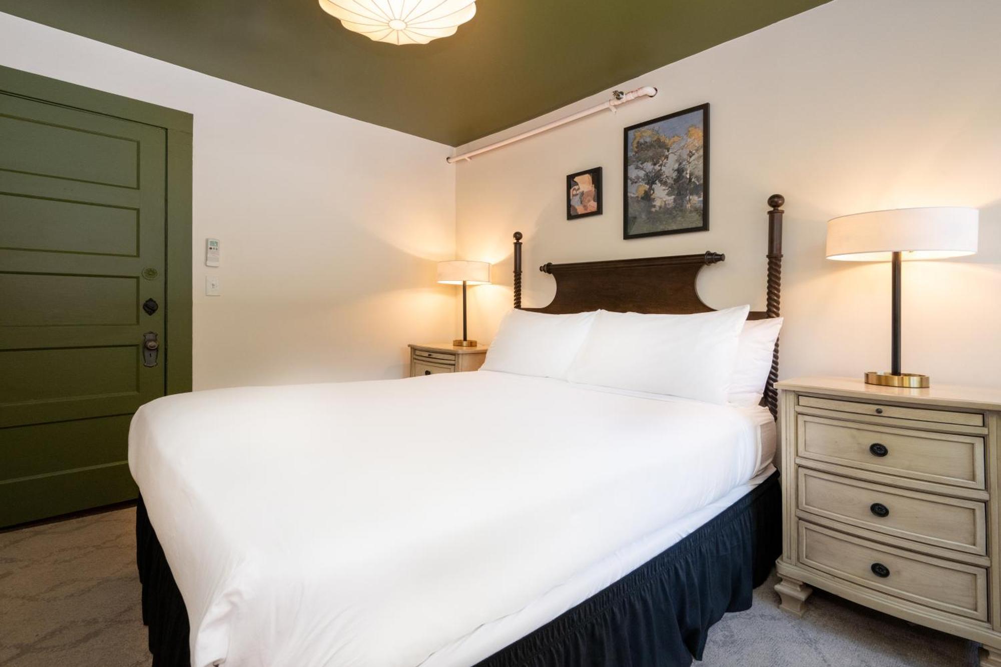 The Constance By The Lenox Collection Hotel Exterior photo